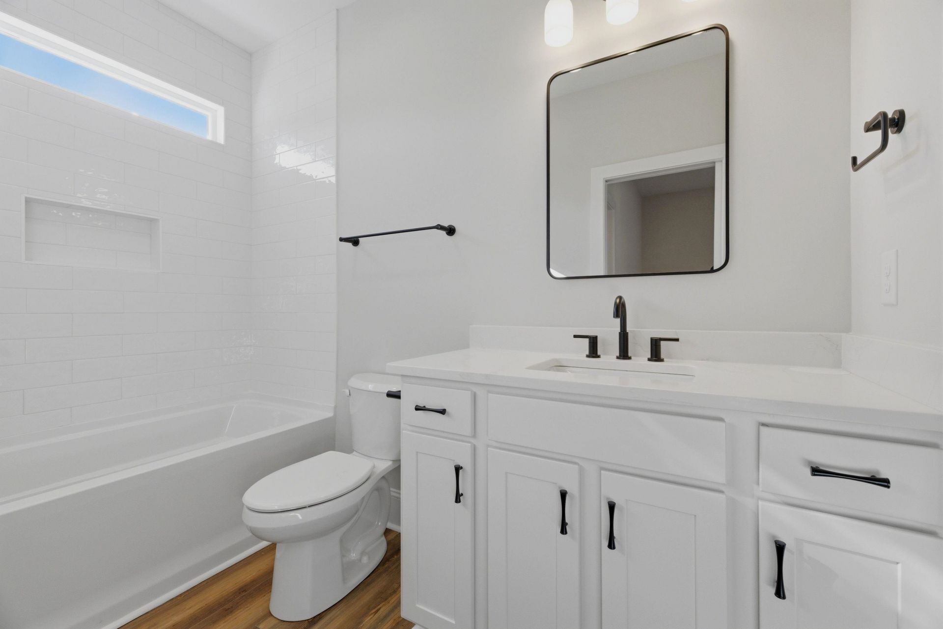 137 Rose Lake Dr. Photo 23