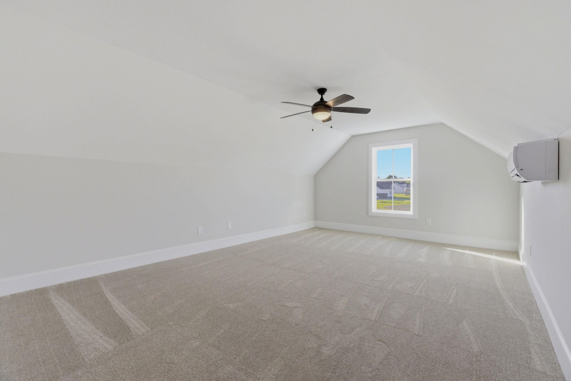 137 Rose Lake Dr. Photo 24