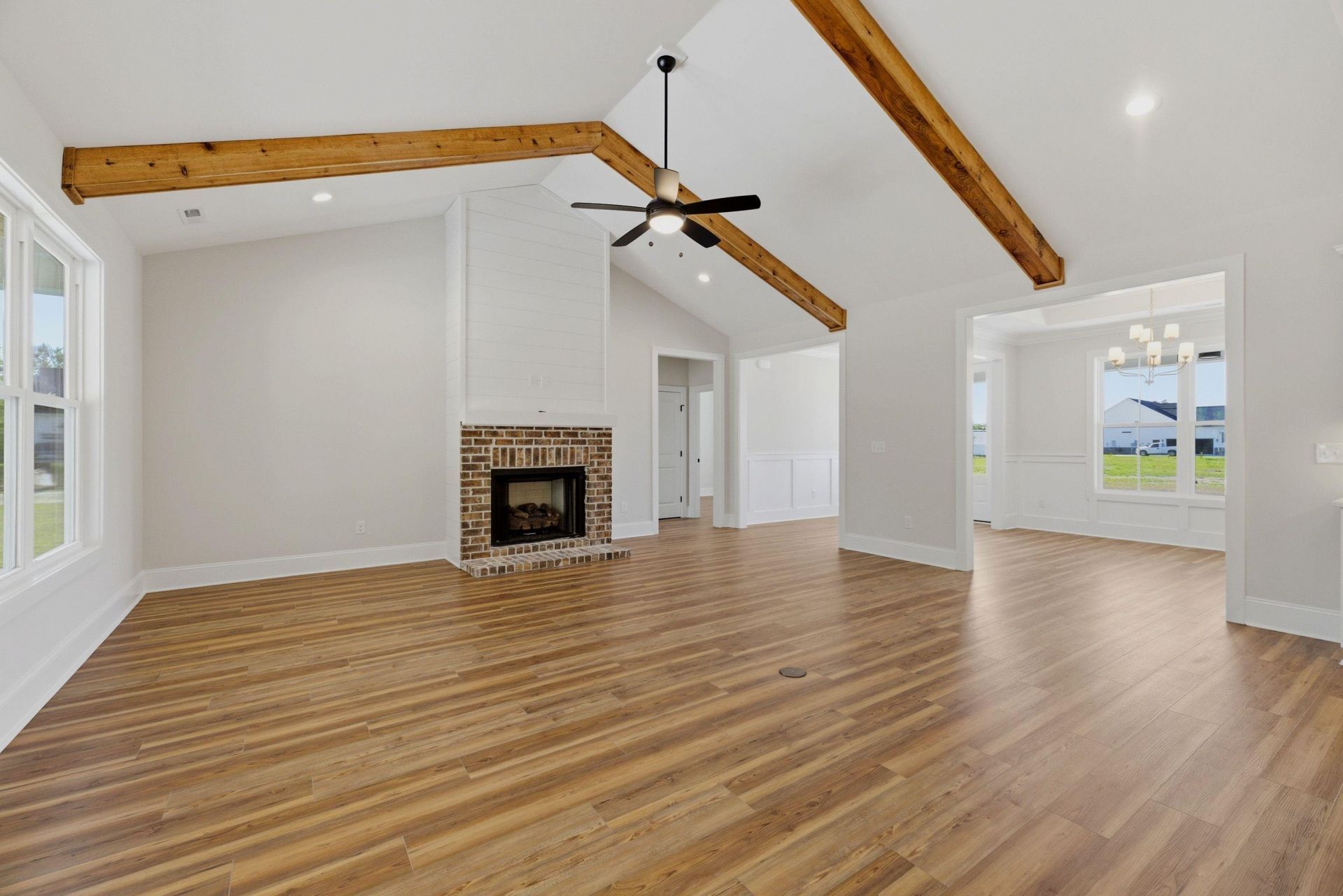 137 Rose Lake Dr. Photo 4