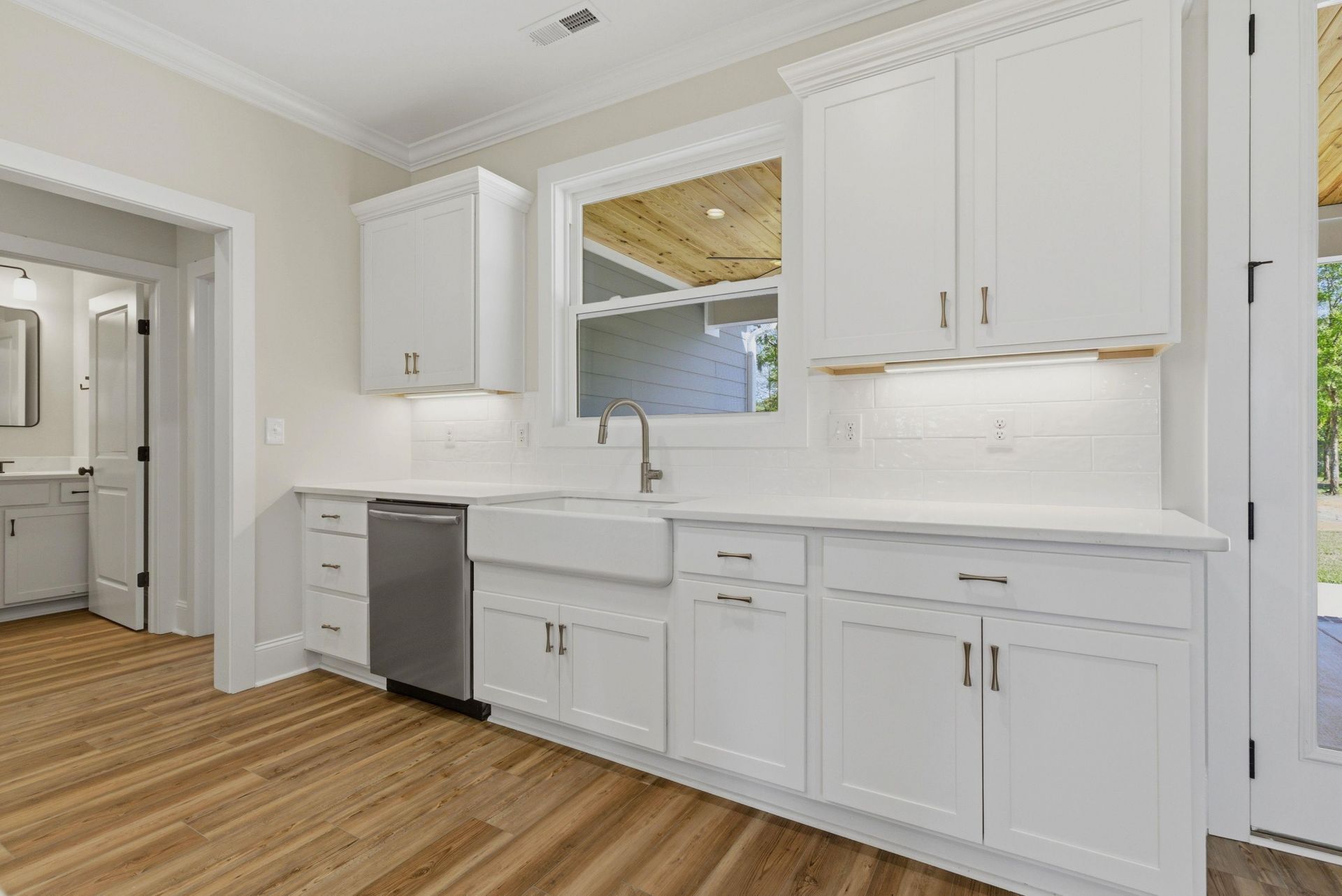 137 Rose Lake Dr. Photo 6