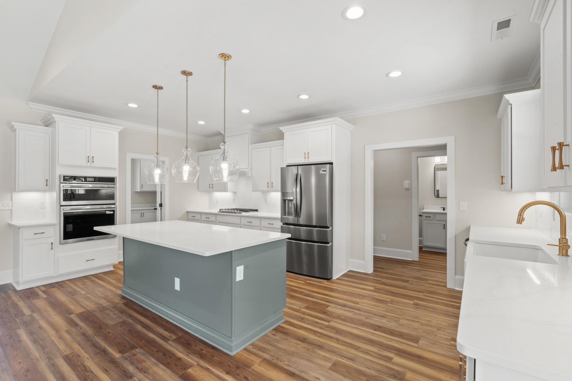 137 Rose Lake Dr. Photo 7