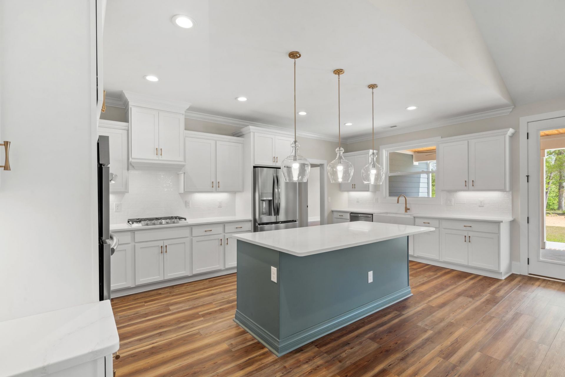 137 Rose Lake Dr. Photo 9