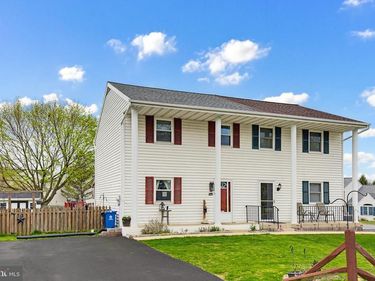 212 BEECHWOOD LANE, ELIZABETHTOWN, PA 17022