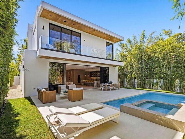 325 W 63rd St, Miami Beach, FL 33141