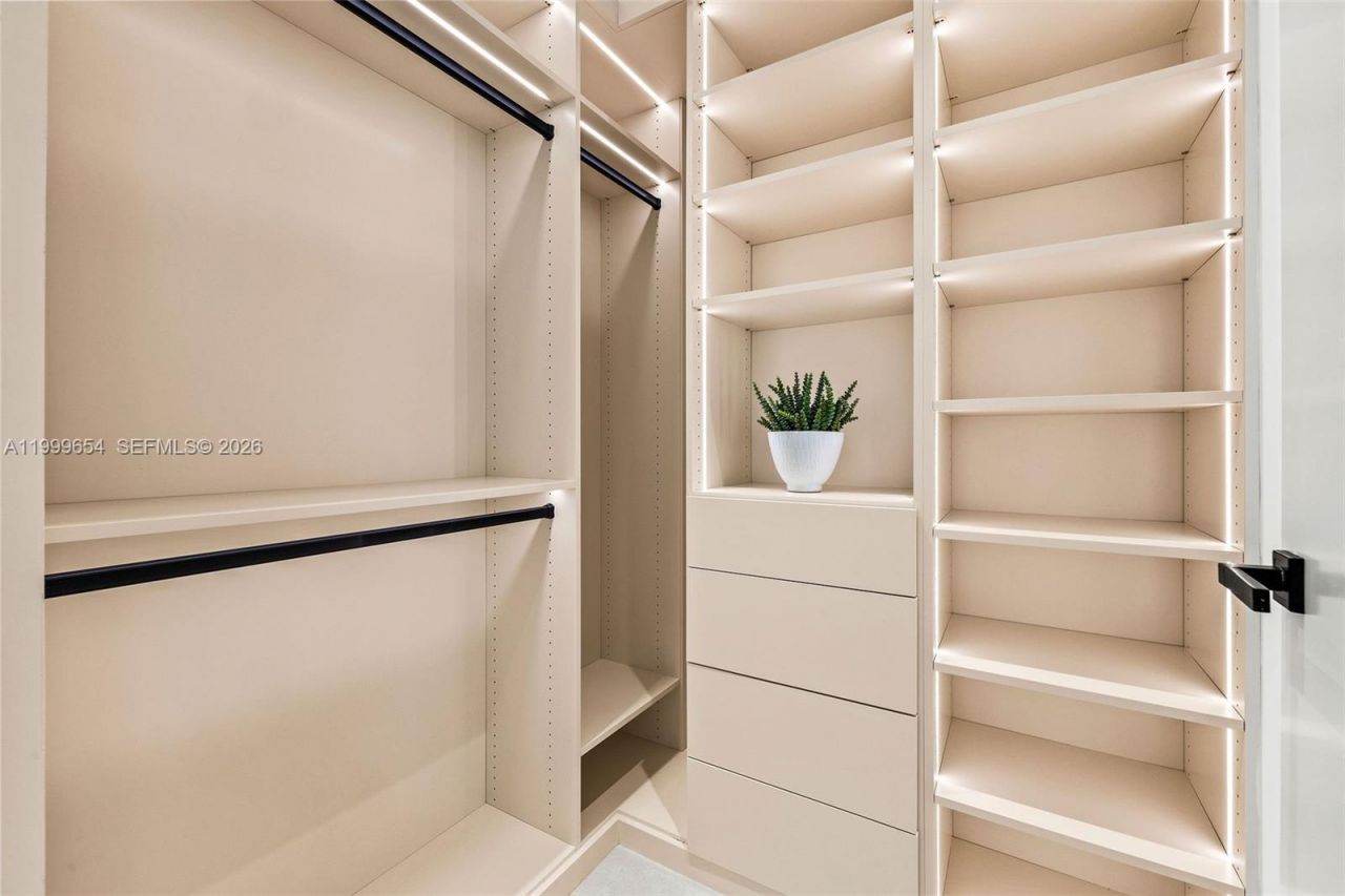 325 W 63rd St, Miami Beach, FL 33141 Photo