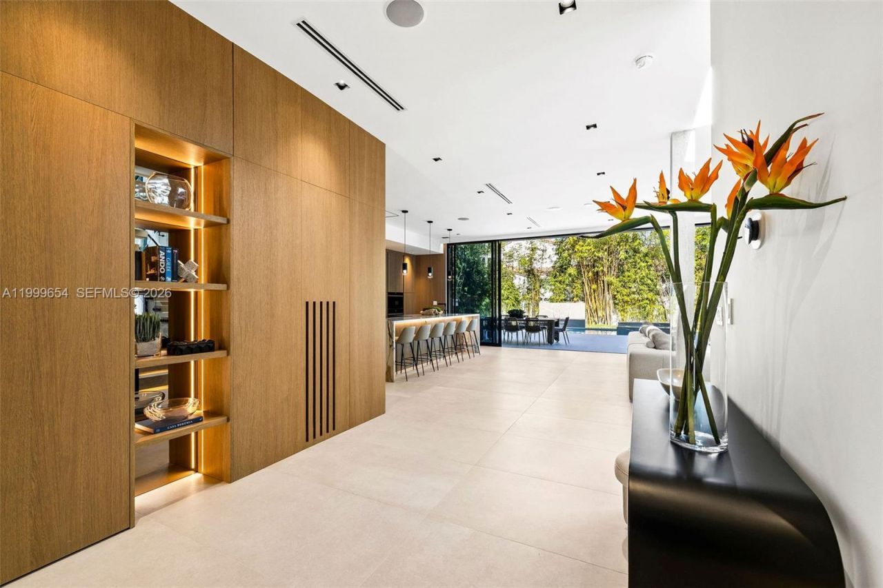 325 W 63rd St, Miami Beach, FL 33141 Photo