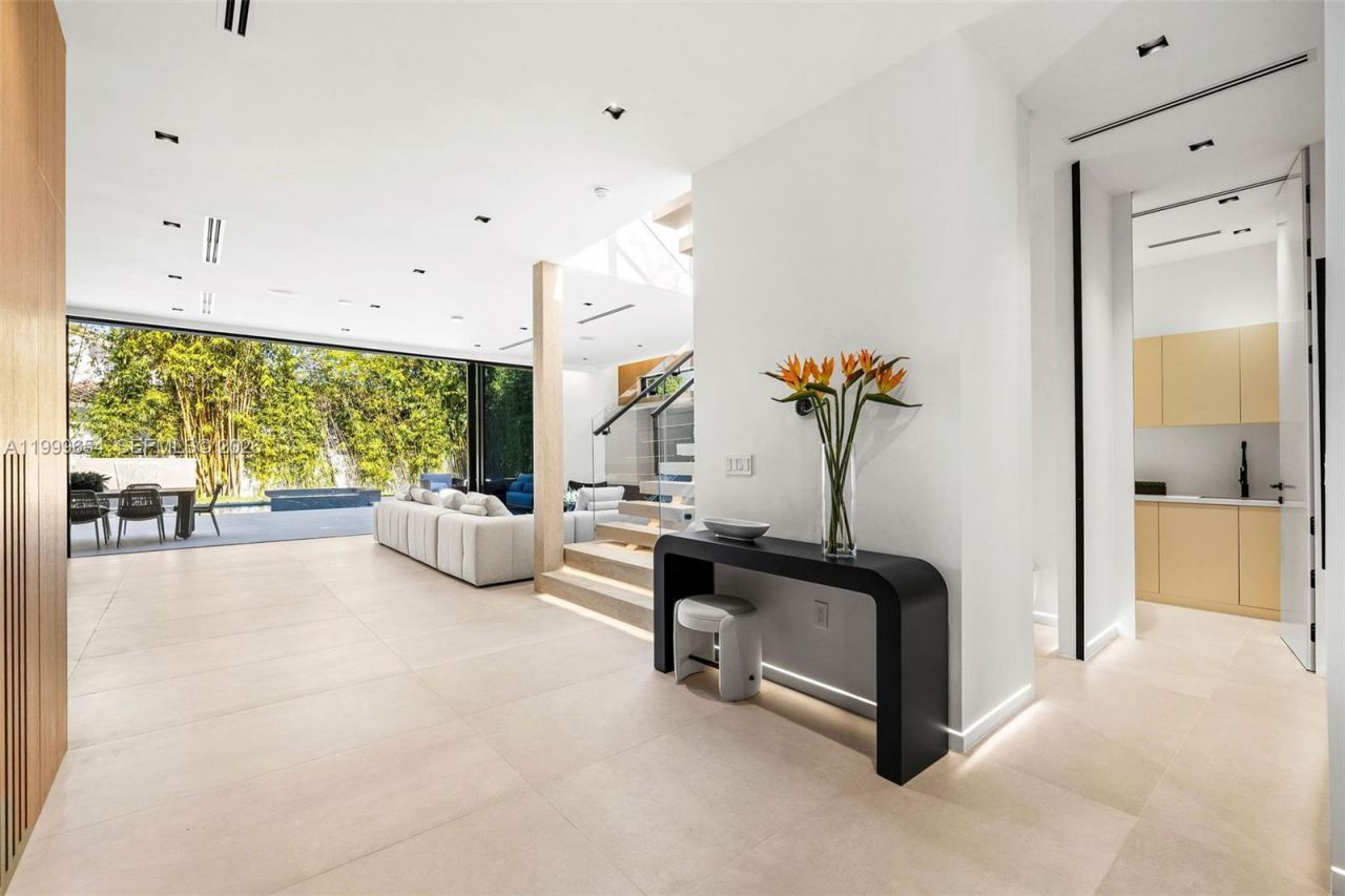 325 W 63rd St, Miami Beach, FL 33141 Photo