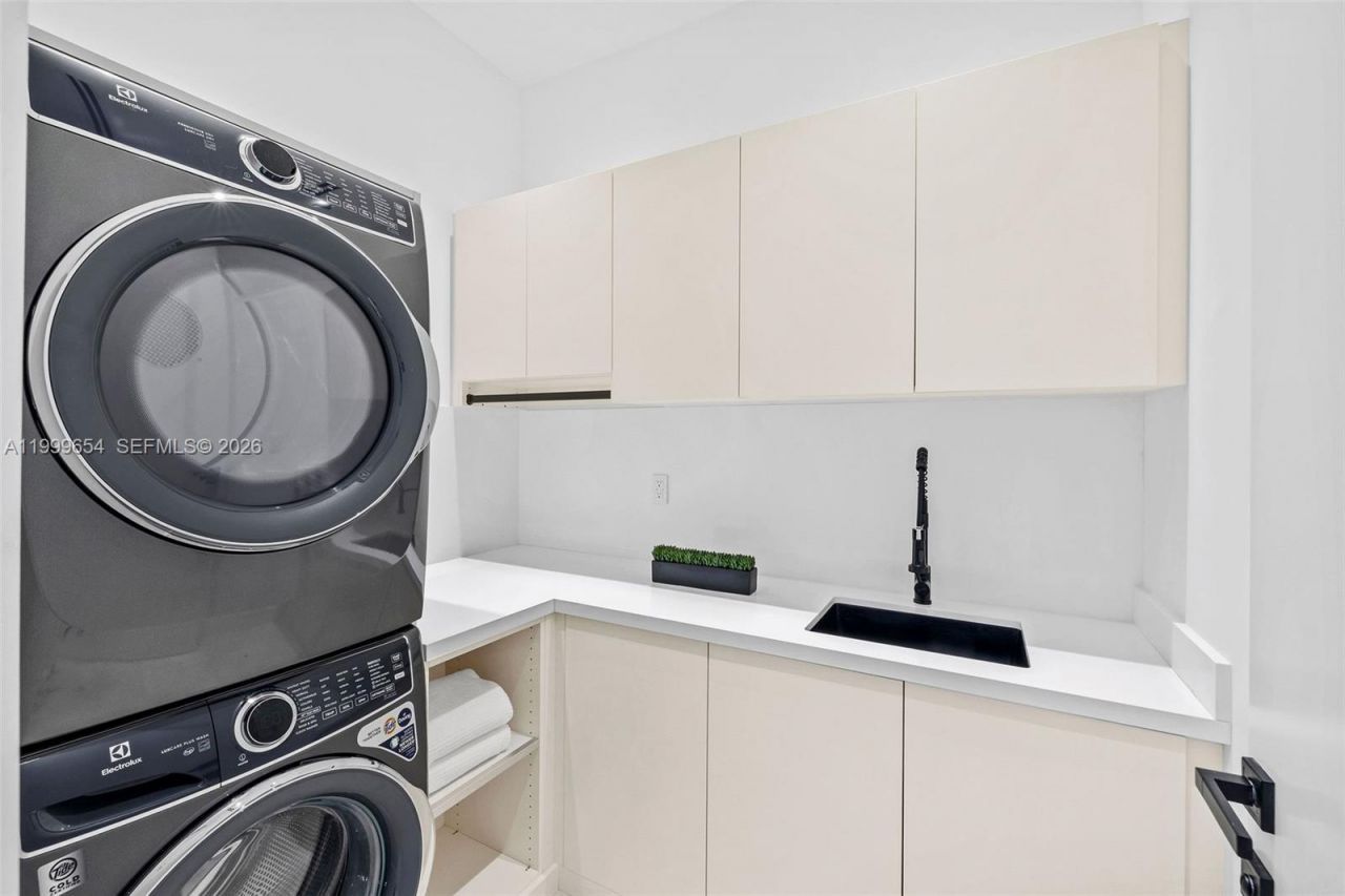 325 W 63rd St, Miami Beach, FL 33141 Photo