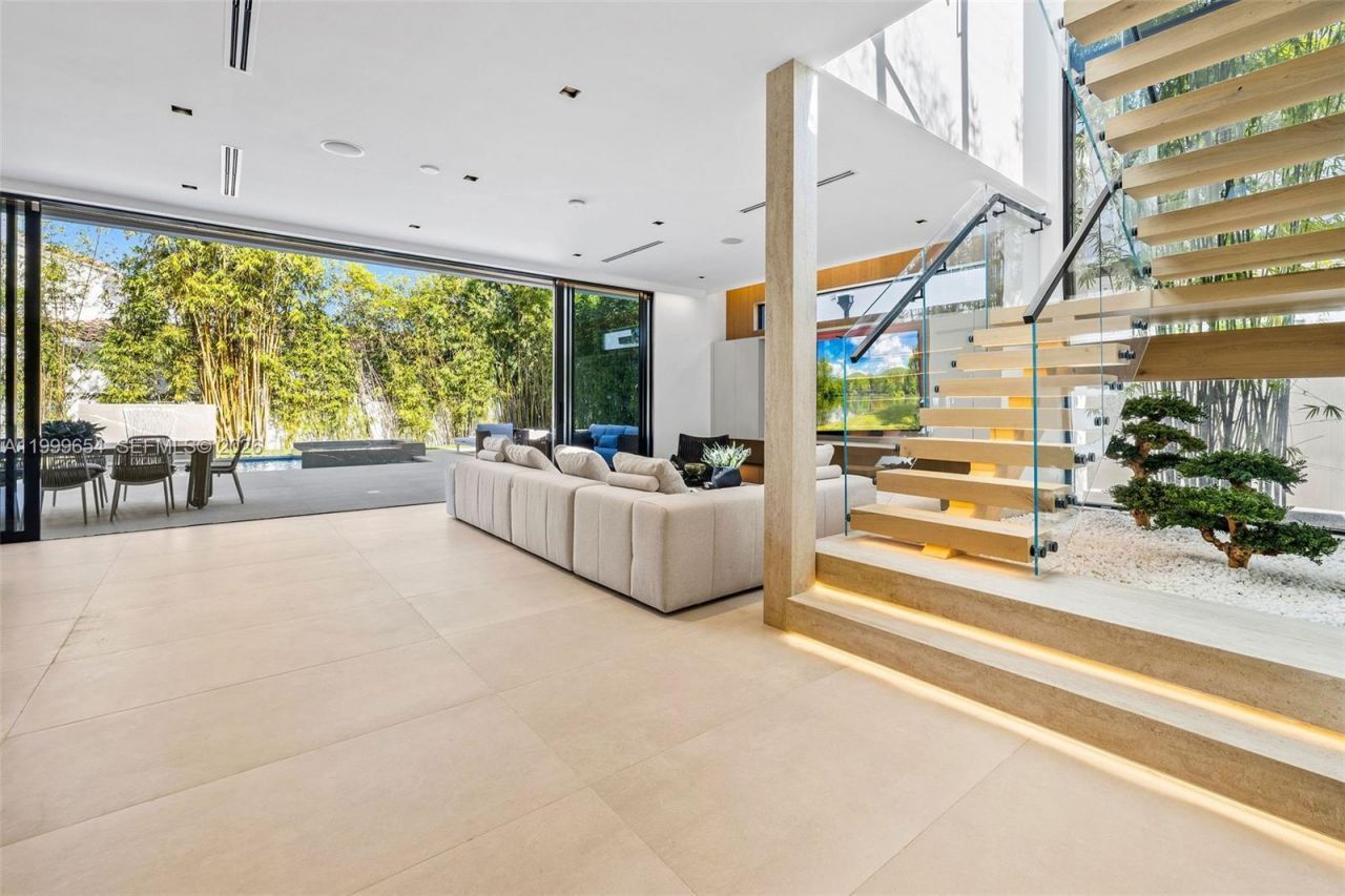 325 W 63rd St, Miami Beach, FL 33141 Photo