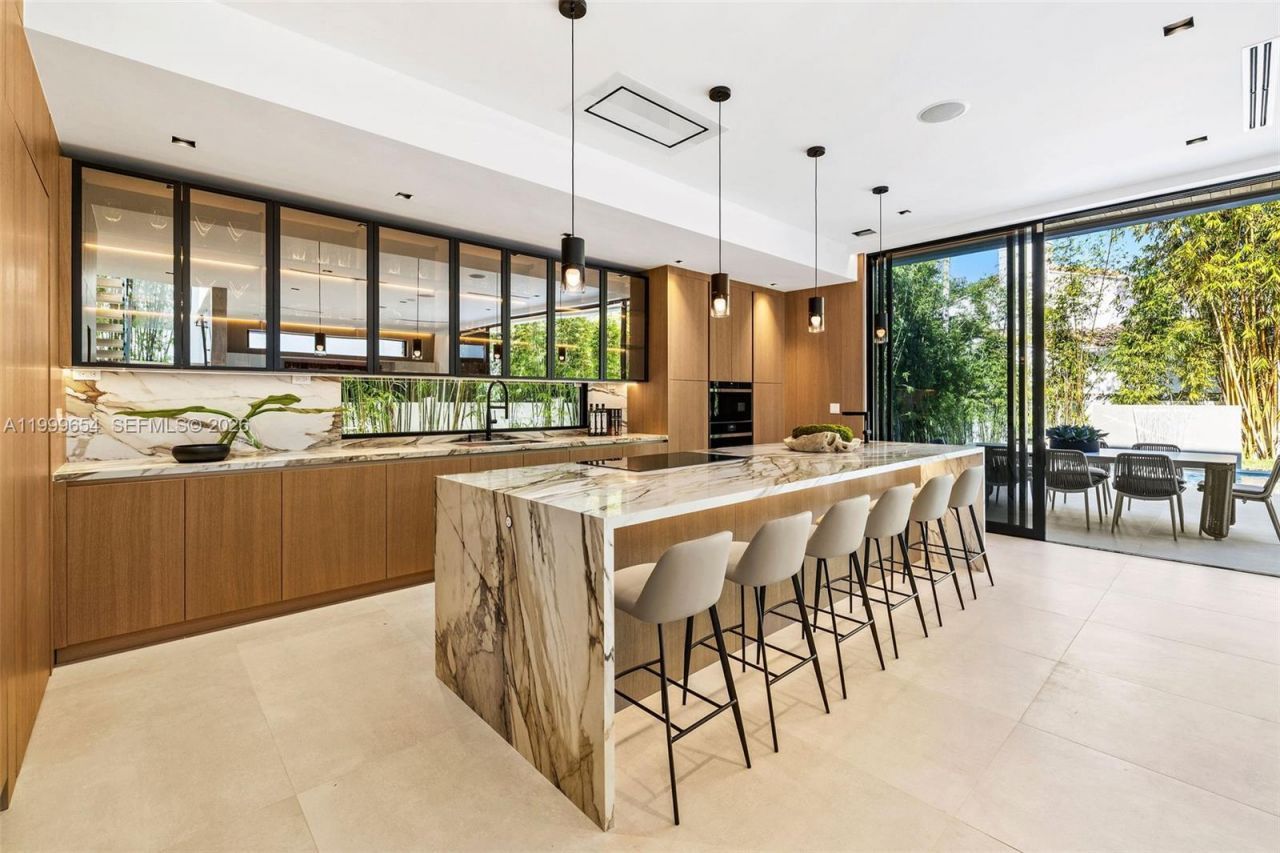 325 W 63rd St, Miami Beach, FL 33141 Photo