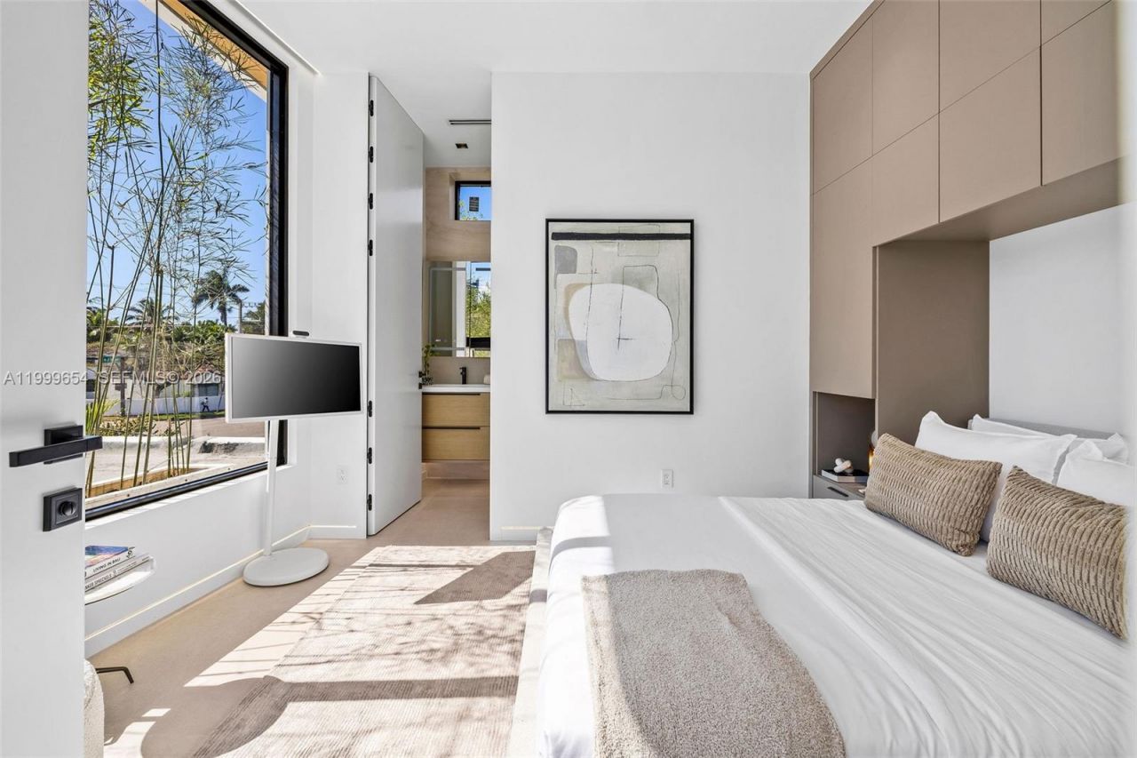 325 W 63rd St, Miami Beach, FL 33141 Photo