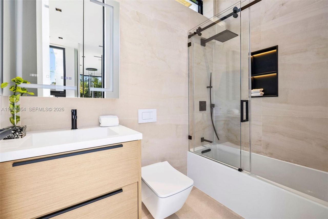 325 W 63rd St, Miami Beach, FL 33141 Photo