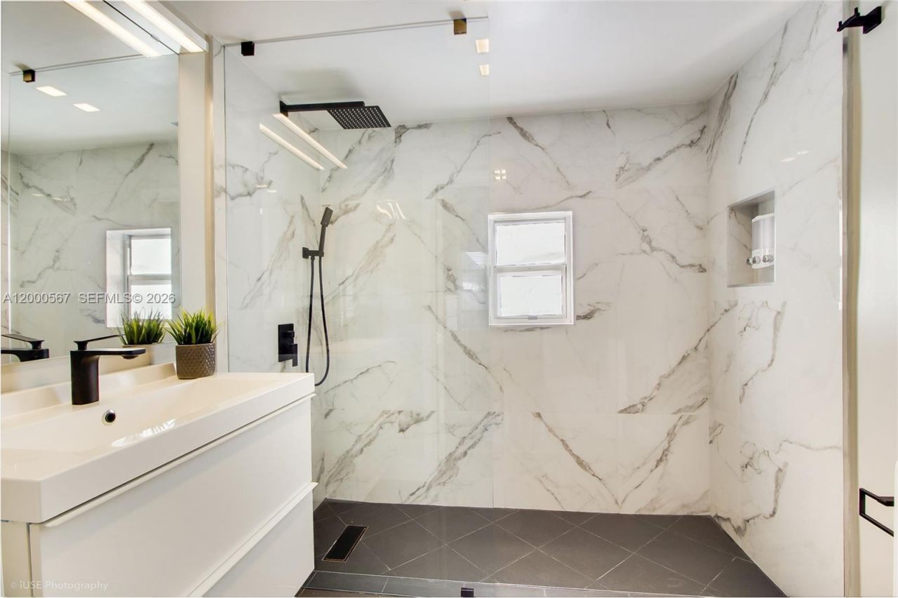 755 NW 43rd St, Unit ., Miami, FL 33127 Photo