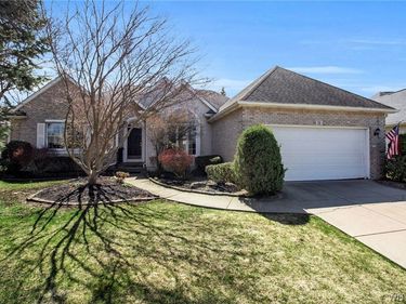 11 Brambly Court , Buffalo, NY 14221