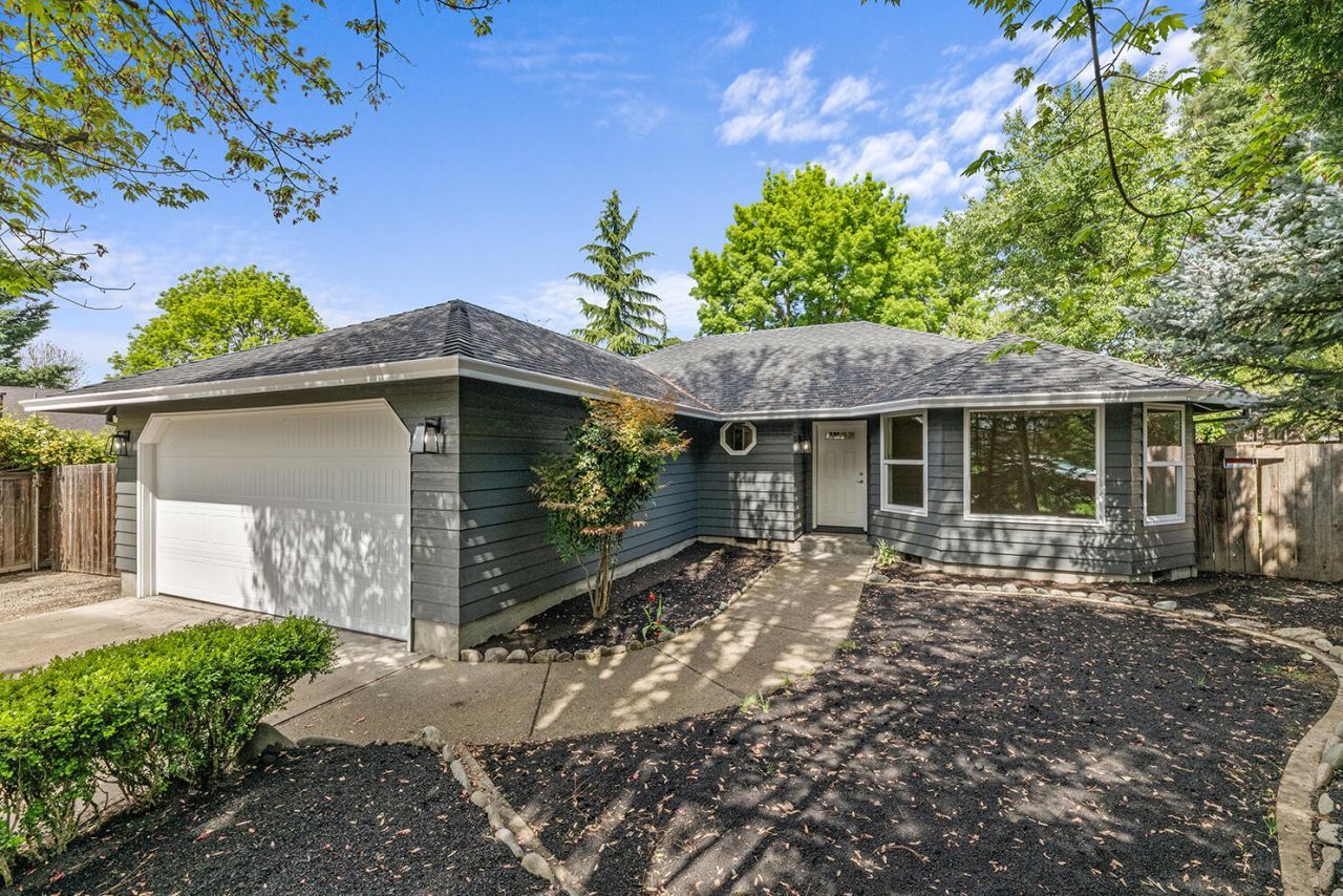 1182 Westview Court, Medford, OR 97504 Main Photo