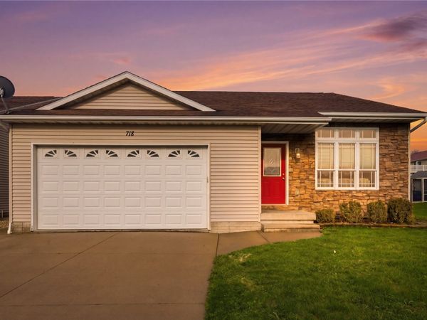 718 Dakota , Anamosa, IA 52205