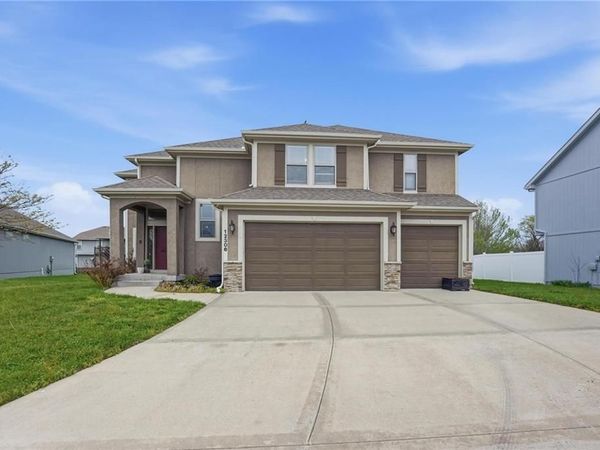 12306 Burr Oak Circle, Peculiar, MO 64078