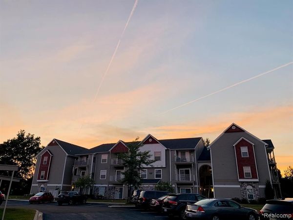 15240 Silver Parkway, Fenton, MI 48430