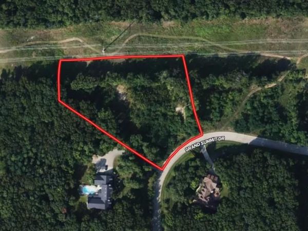 9373 Grand Summit Drive, Tyrone Twp, MI 48430