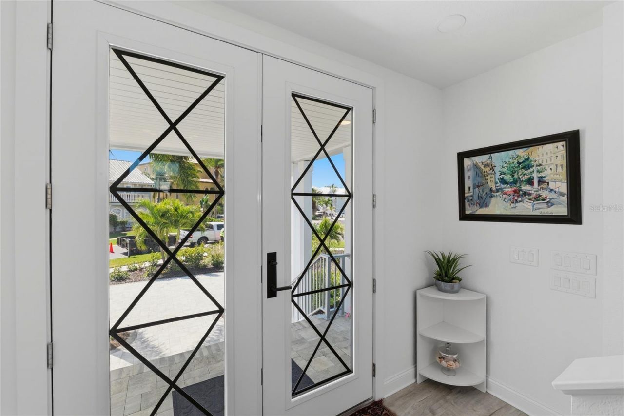 2813 Kipps Colony Drive S, Gulfport, FL 33707 Photo