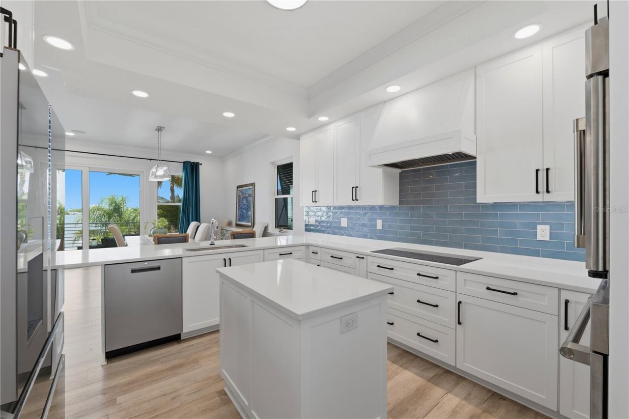 2813 Kipps Colony Drive S, Gulfport, FL 33707 Photo