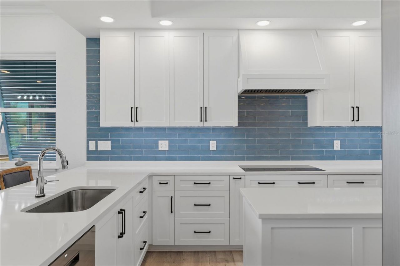 2813 Kipps Colony Drive S, Gulfport, FL 33707 Photo