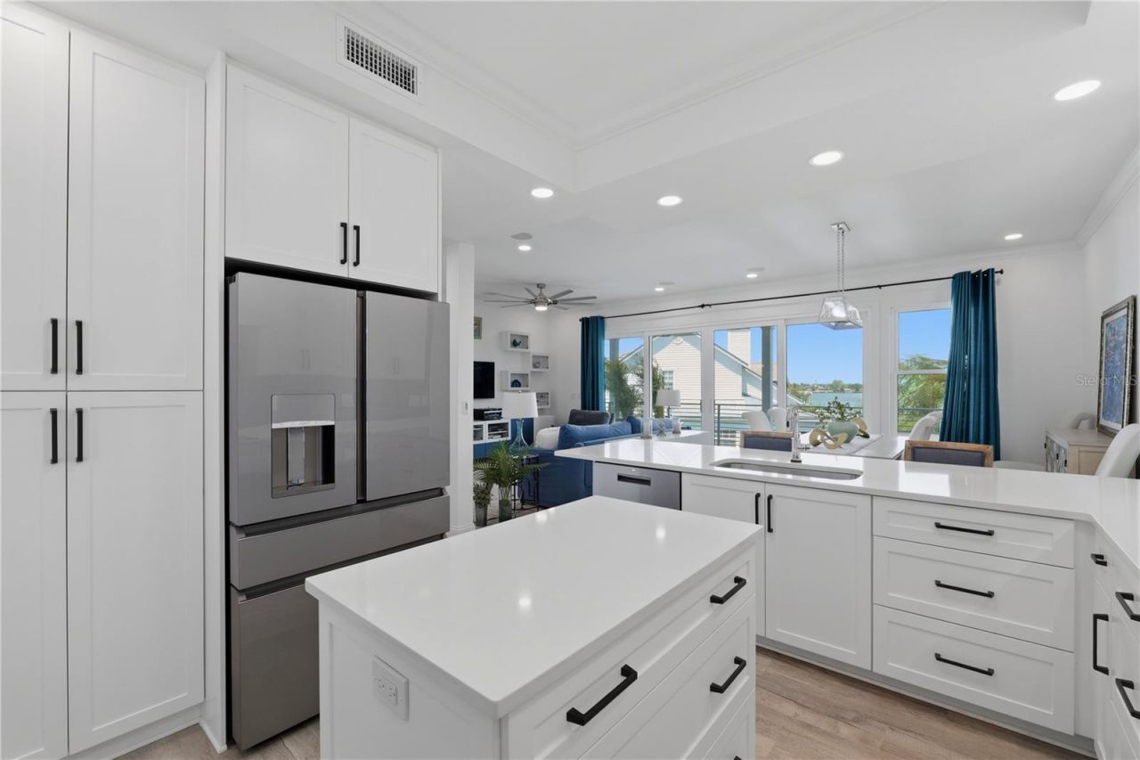 2813 Kipps Colony Drive S, Gulfport, FL 33707 Photo