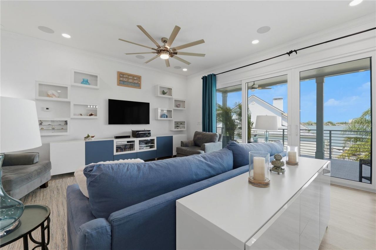 2813 Kipps Colony Drive S, Gulfport, FL 33707 Photo