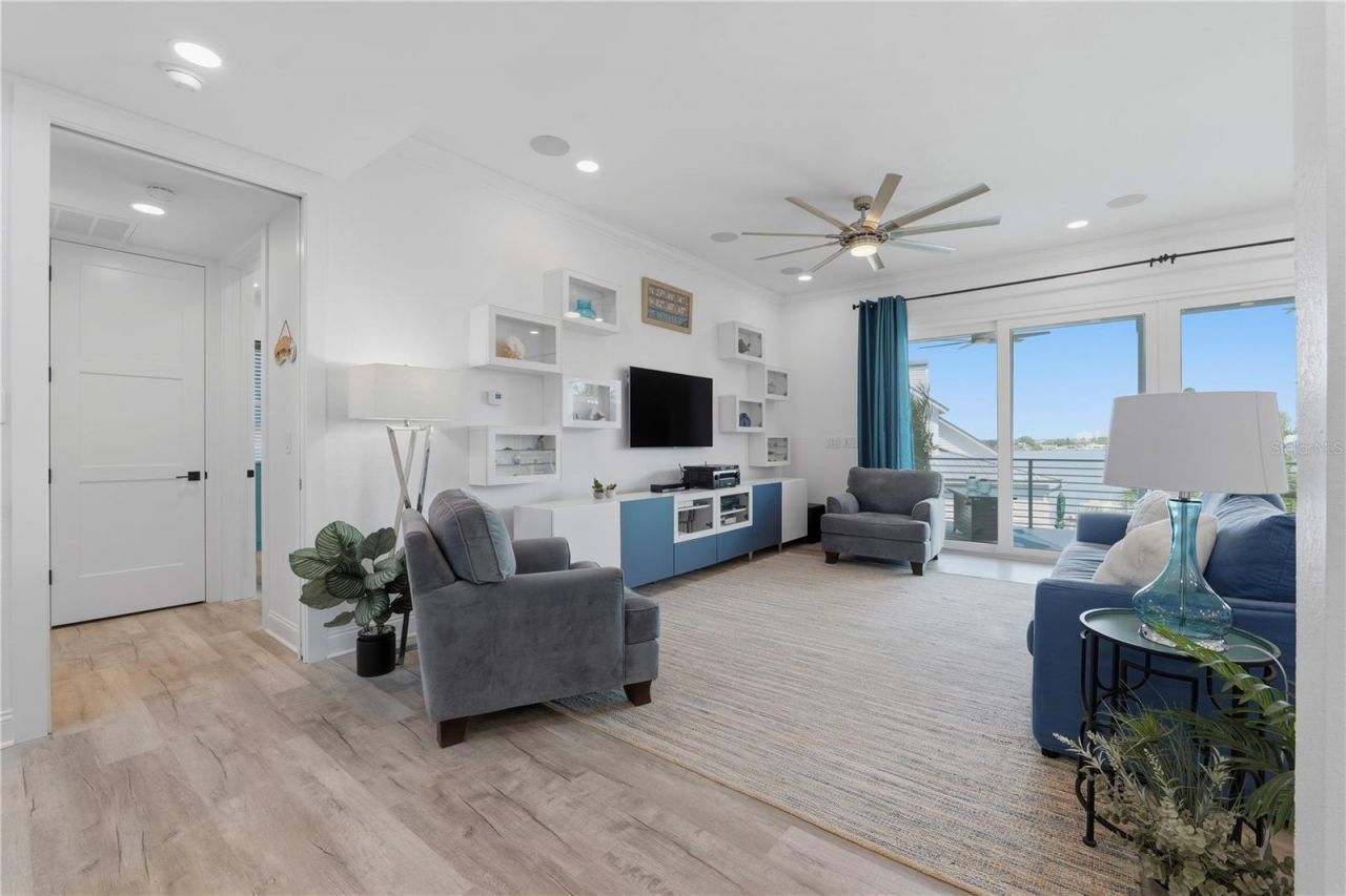 2813 Kipps Colony Drive S, Gulfport, FL 33707 Photo