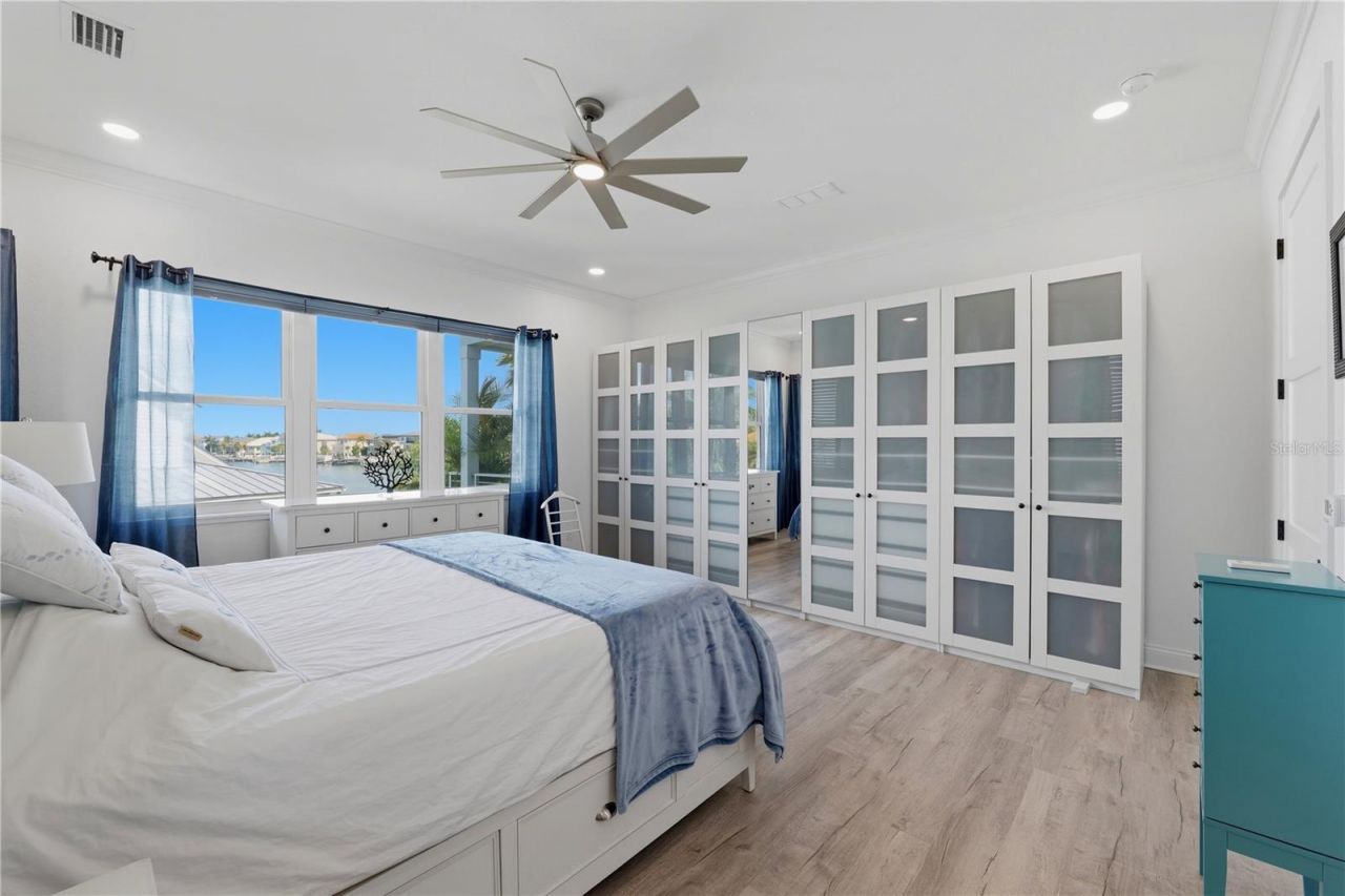 2813 Kipps Colony Drive S, Gulfport, FL 33707 Photo