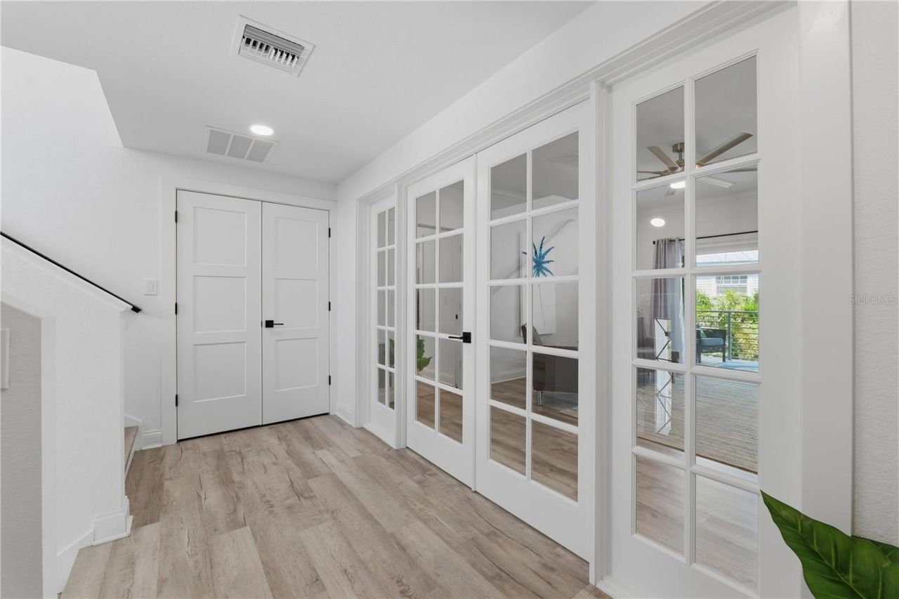 2813 Kipps Colony Drive S, Gulfport, FL 33707 Photo