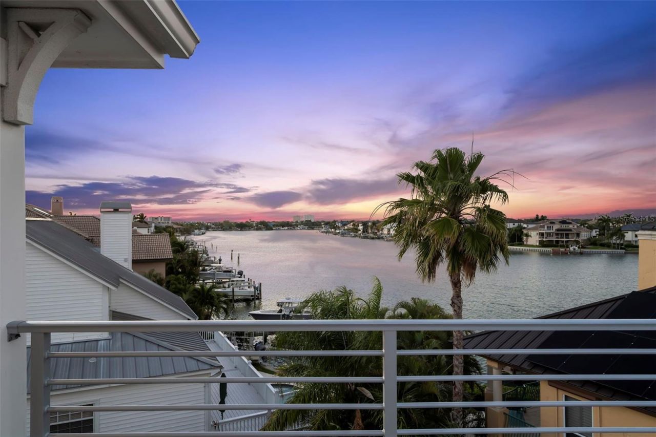 2813 Kipps Colony Drive S, Gulfport, FL 33707 Photo