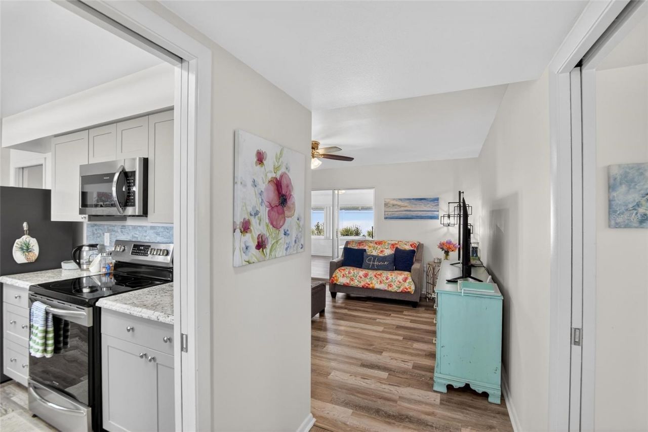 809 Oakmont Avenue , Sun City Center, FL 33573 Photo