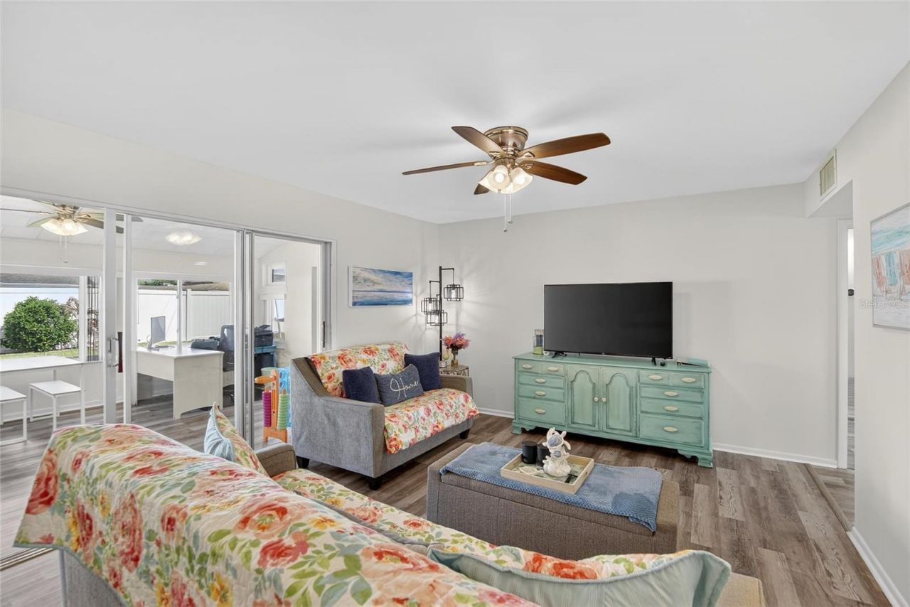 809 Oakmont Avenue , Sun City Center, FL 33573 Photo