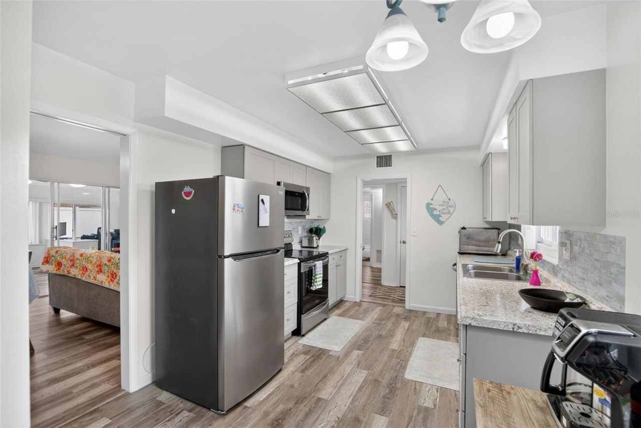 809 Oakmont Avenue , Sun City Center, FL 33573 Photo