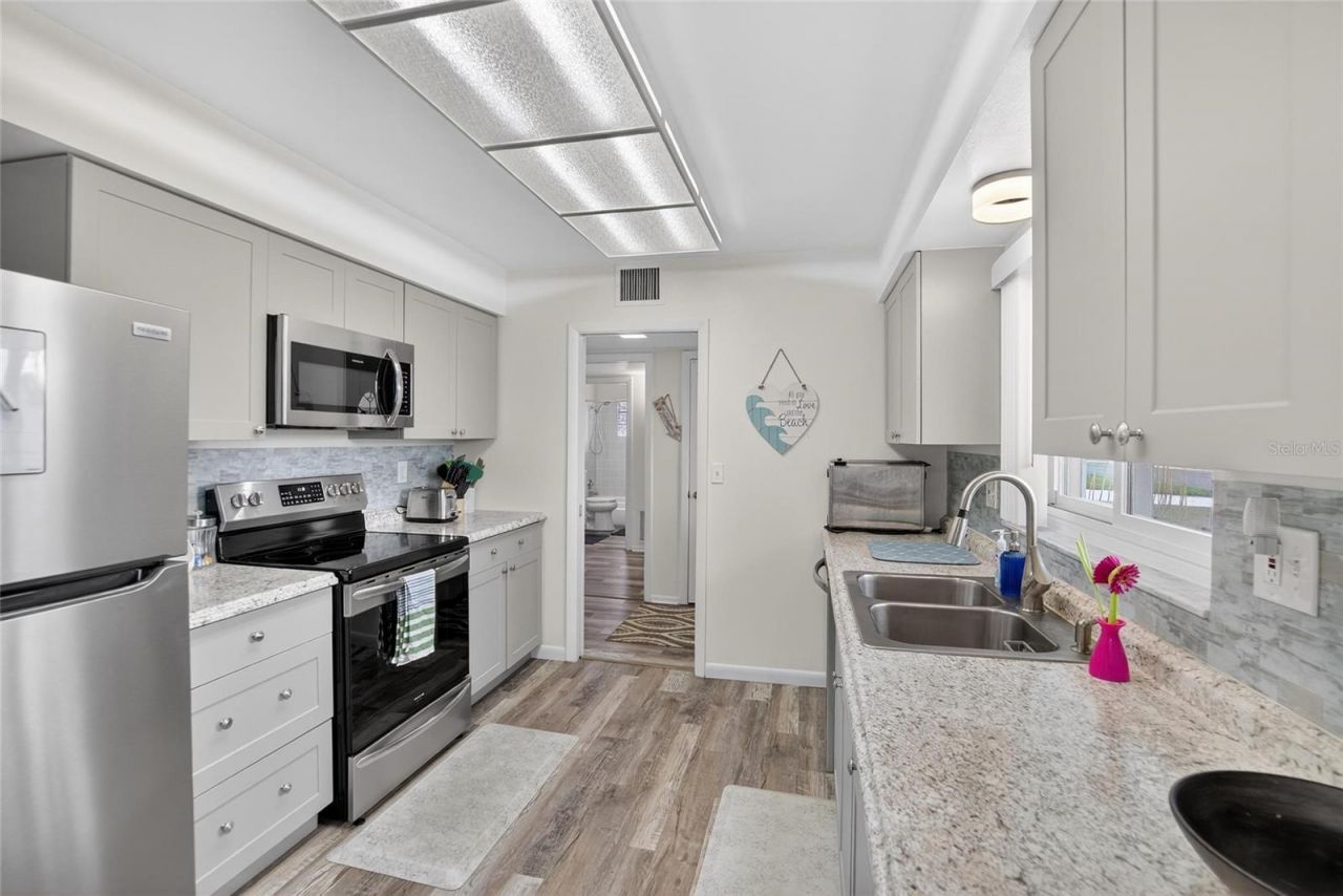 809 Oakmont Avenue , Sun City Center, FL 33573 Photo