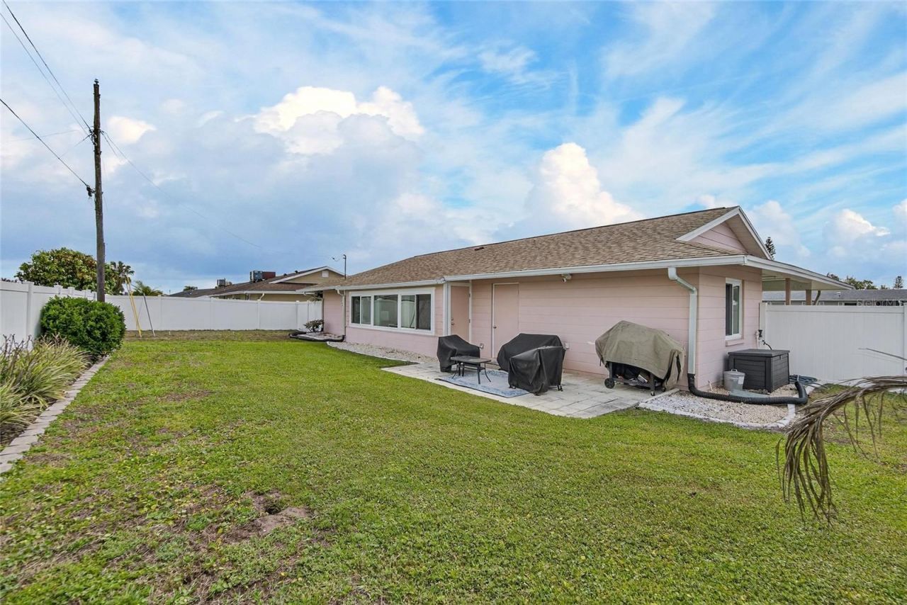 809 Oakmont Avenue , Sun City Center, FL 33573 Photo