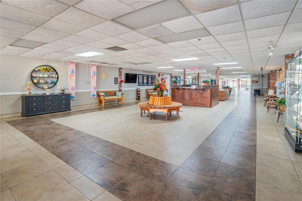 809 Oakmont Avenue , Sun City Center, FL 33573 Photo