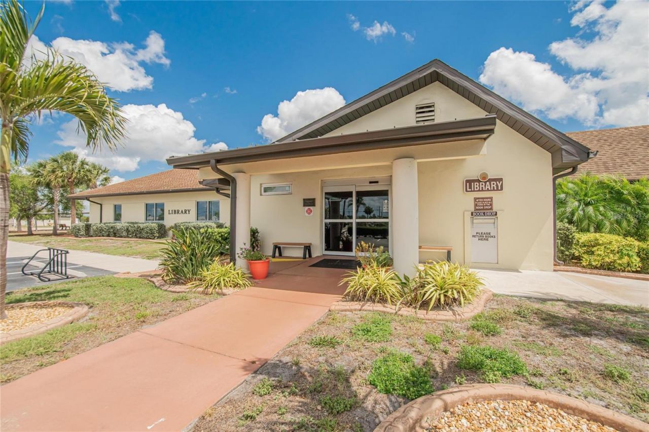 809 Oakmont Avenue , Sun City Center, FL 33573 Photo