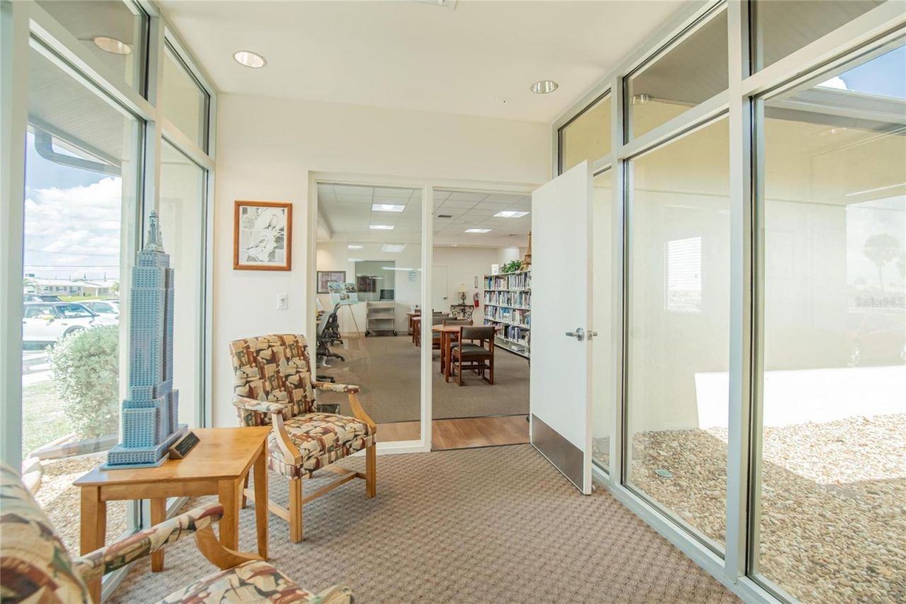 809 Oakmont Avenue , Sun City Center, FL 33573 Photo