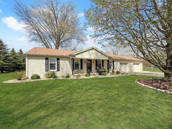 107 W Third Street , Broadlands, IL 61816