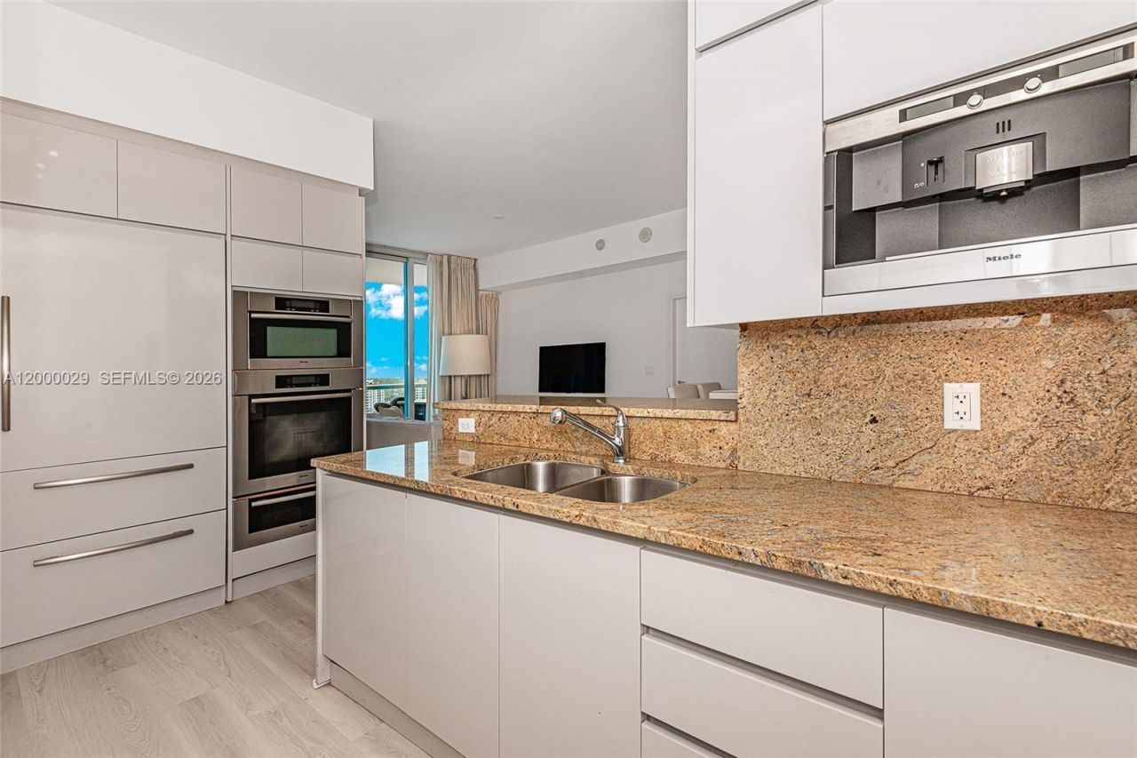 50 S Pointe Dr, Unit 1804, Miami Beach, FL 33139 Photo