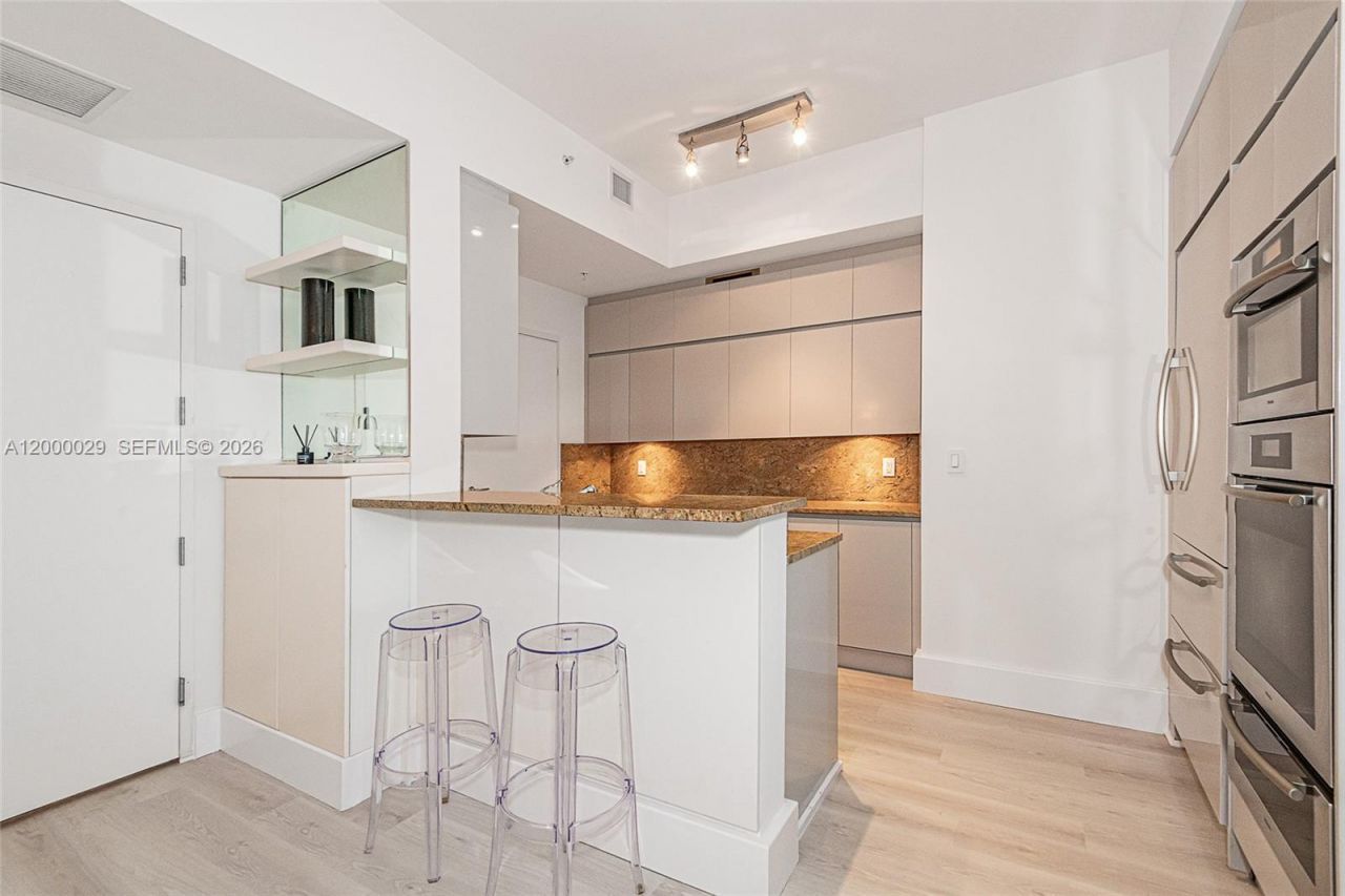 50 S Pointe Dr, Unit 1804, Miami Beach, FL 33139 Photo