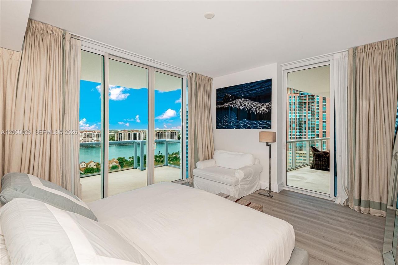 50 S Pointe Dr, Unit 1804, Miami Beach, FL 33139 Photo