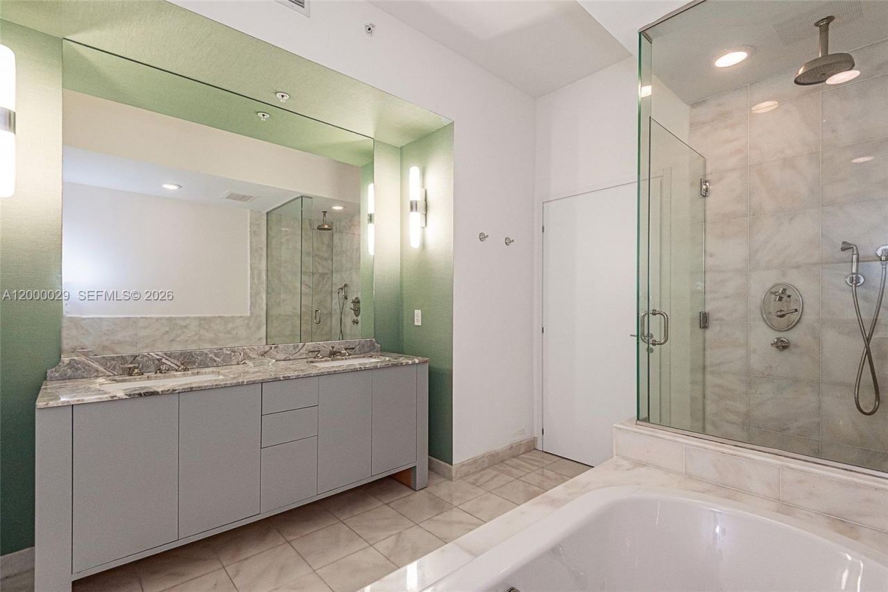 50 S Pointe Dr, Unit 1804, Miami Beach, FL 33139 Photo