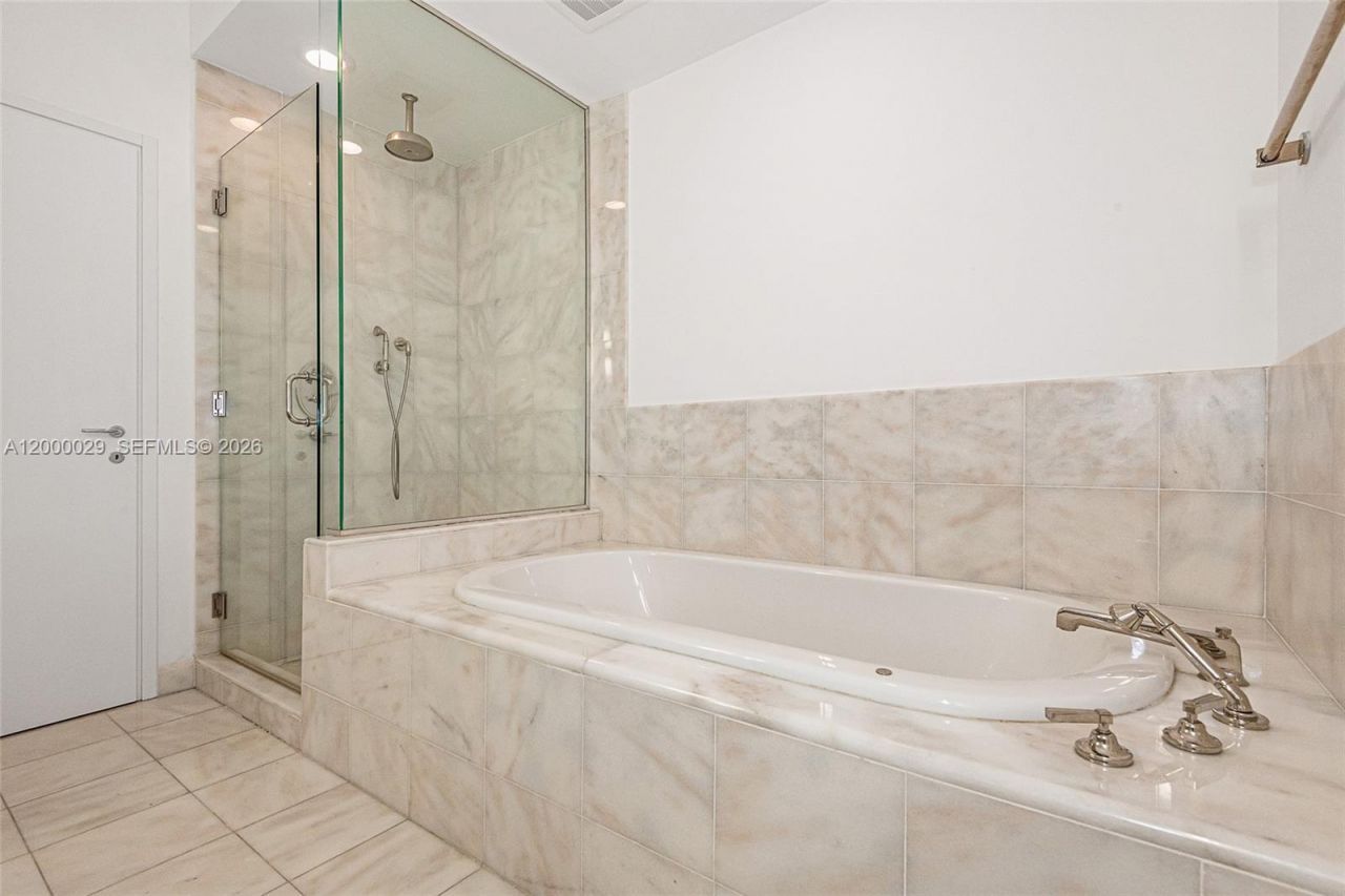 50 S Pointe Dr, Unit 1804, Miami Beach, FL 33139 Photo