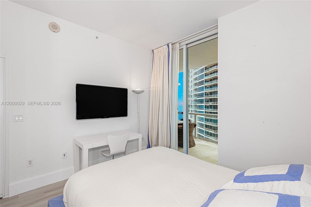 50 S Pointe Dr, Unit 1804, Miami Beach, FL 33139 Photo