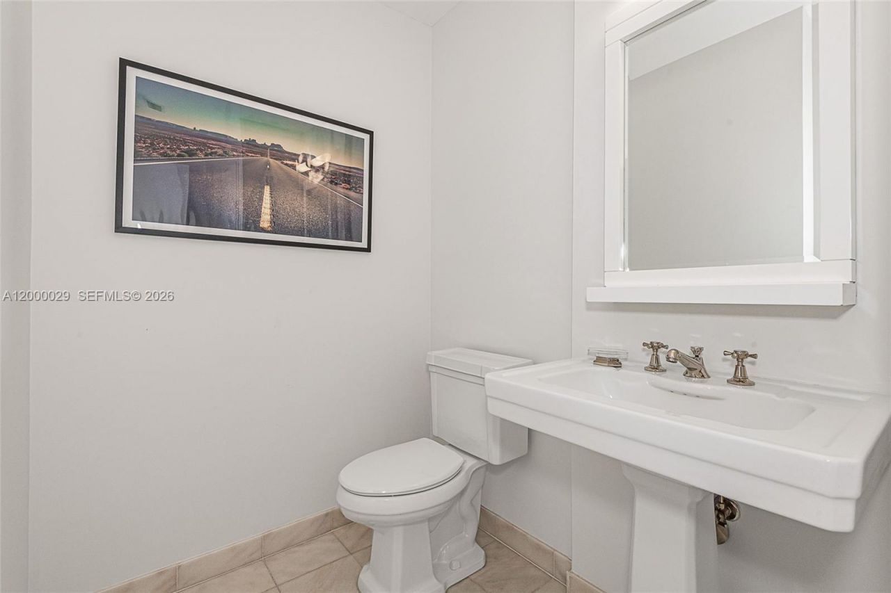50 S Pointe Dr, Unit 1804, Miami Beach, FL 33139 Photo