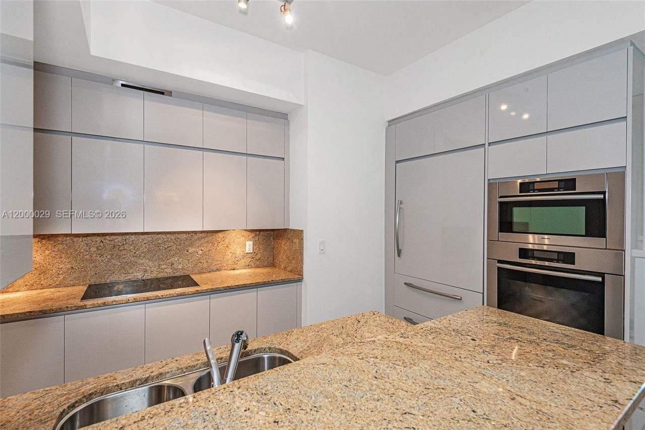 50 S Pointe Dr, Unit 1804, Miami Beach, FL 33139 Photo