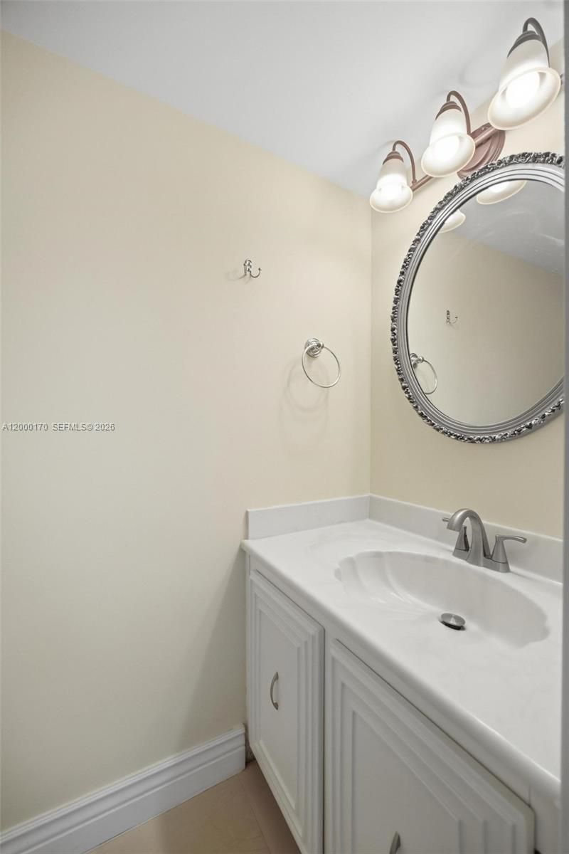 800 Parkview Dr, Unit 506, Hallandale Beach, FL 33009 Photo